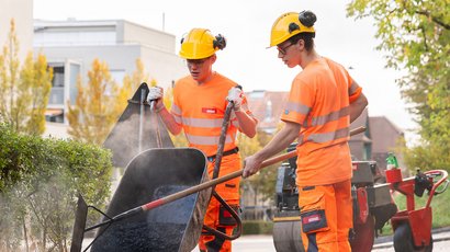 Drei Lernende. Eine Baustelle. 
Jede Menge Verantwortung.