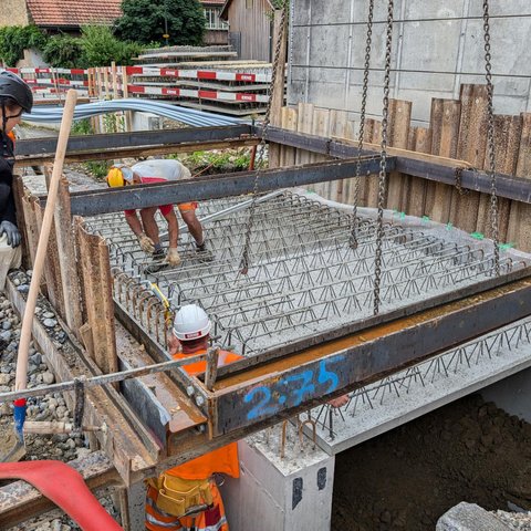 Tiefbau Lostorf Dorfplatz Bacheindolung