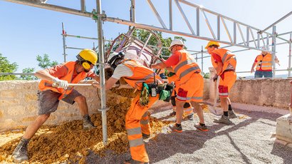 ERNE Kundemaurer sanieren  die Burgruine Neu Schauenburg